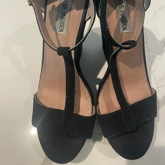 Steve Madden- Xtrime Black Platform
Wedges With Straps & Gold Detail - Picture 4 of 8